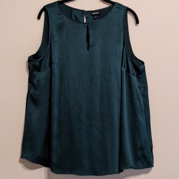 Torrid satin emerald green top. Size O - Picture 1 of 6